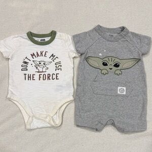 babyGap Star Wars™ Graphic romper, featuring Grogu set 6-12months